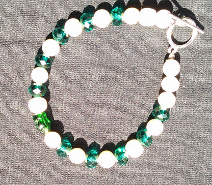 Green and freshwater pearl beaded bracelet Beaded Bracelets Dragon & Wolf Designs   