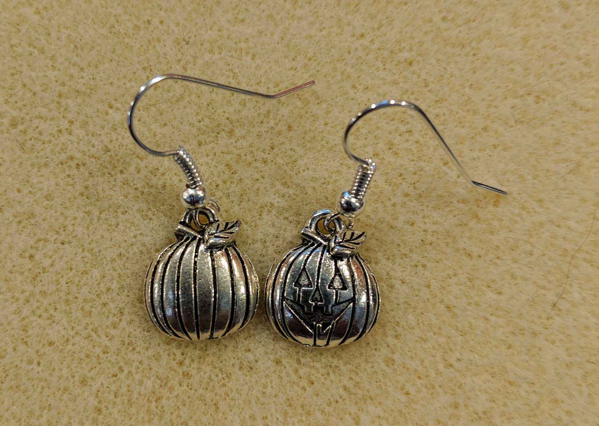 Silver jackolantern dangle earrings